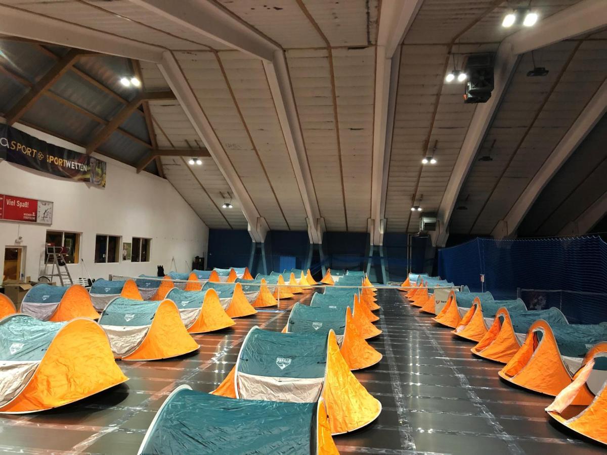 ホテル Indoor Camping Formel1 Motogp Spielberg ユーデンブルク エクステリア 写真